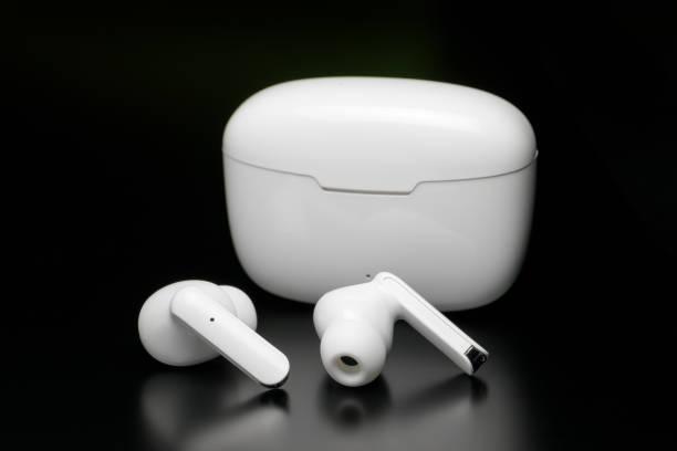 thesparkshop.in:product/wireless-earbuds-bluetooth-5-0-8d-stereo-sound-hi-fi